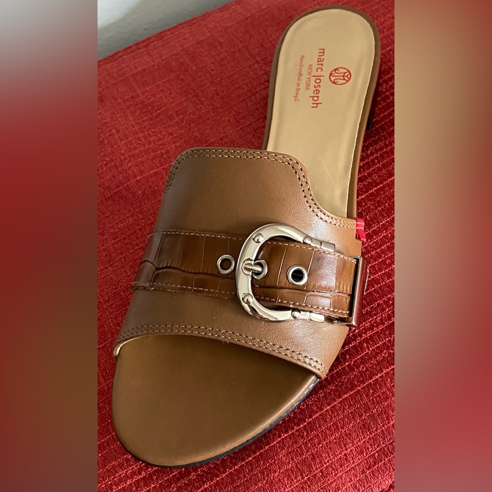 NWT..WOMENS MARC JOSEPH LEATHER SLIDE SANDALS